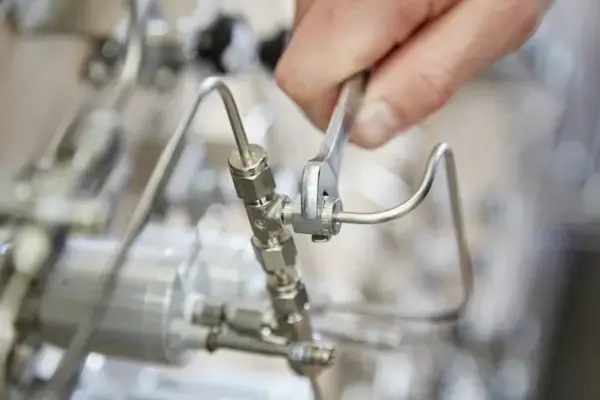 Stainless Steel Hoses & Tubes – The Backbone of Lab Gas Safety